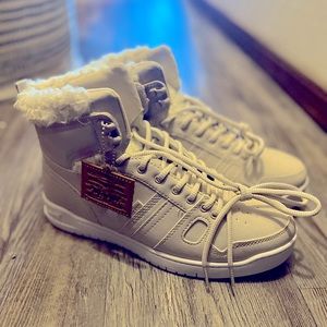 Women’s Levi’s Sherpa BB PLUSH SHOE sneaker boot Size 8.5 New in Box